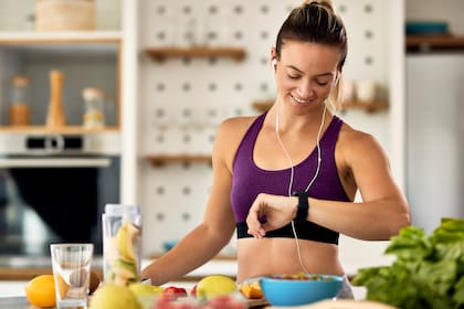La clave para una vida saludable después de los 70 años reside en tener una dieta rica en vitamina B3, magnesio y zinc, además de prácticas como el ayuno intermitente y la sincronización de las comidas con el ritmo circadiano