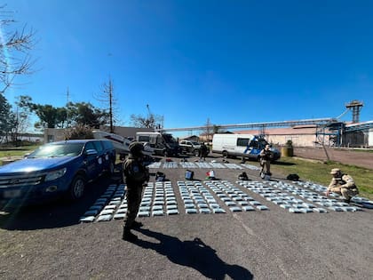 La cocaína incautada, en la sede San Pedro de la Prefectura