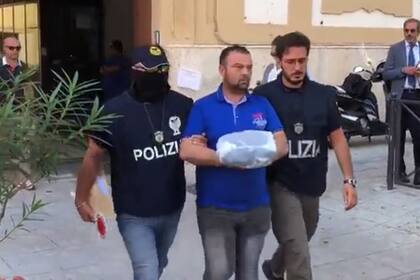 La cocaína llegaba en avión a París y luego era transportada por tierra hasta Sicilia