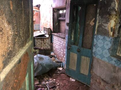 La cocina de la casa, marcada por el óxido y la suciedad