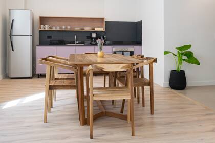 La cocina está bien equipada y cuenta con supervisión para el momento de la comida.