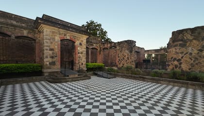 La cocina estaba separada del edificio principal y se ubicaba a unos 260 metros, en el sector donde actualmente se encuentra el Jardín Botánico