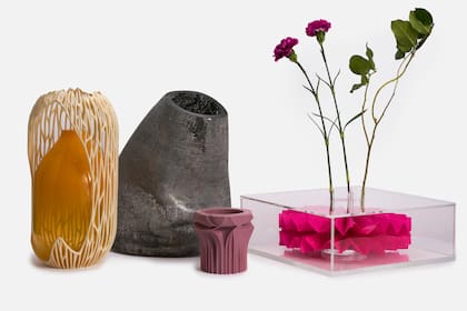La colección de 26 piezas en edición limitada fue creada por cuatro diseñadores
