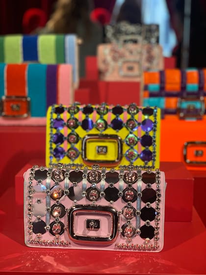 La colección de carteras que presentó Roger Vivier
