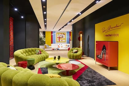 La colección de Pedro Almodóvar expuesta en el showroom de Milán durante la Design Week