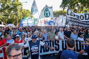 La columna central de la marcha estuvo copada por las dos CTA y agrupaciones de izquierda