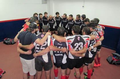 La tradicional arenga antes de jugar