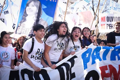 La columna de La Cámpora, en la marcha de La Plata