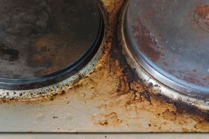 La combinación de bicarbonato con cáscara de papa ayuda a eliminar el óxido de manera natural