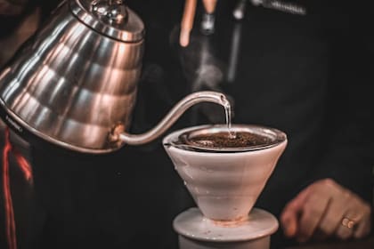 La combinación de café y aceite de oliva se volvió tendencia en redes sociales, ¿qué efectos tiene? (Foto Pexels)