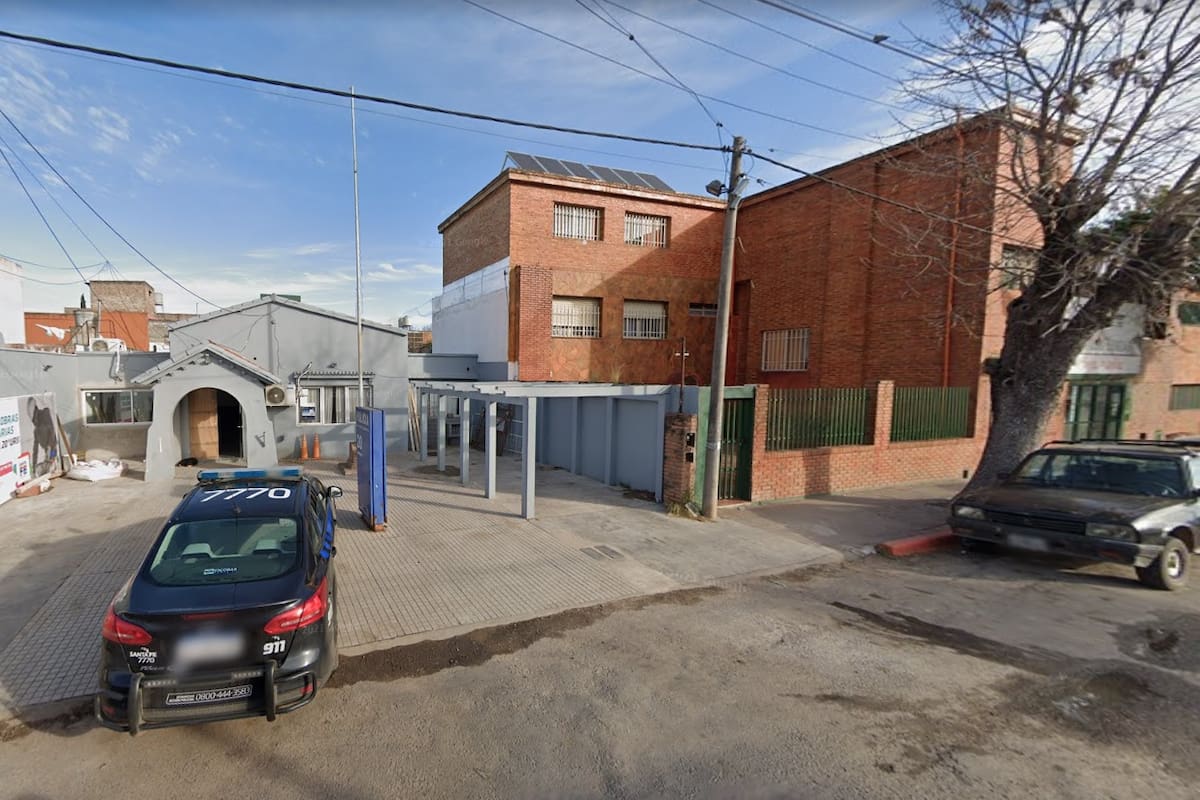 La comisaría 20 y la escuela Ssan Luis Gonzaga, en la zona noroeste de Rosario