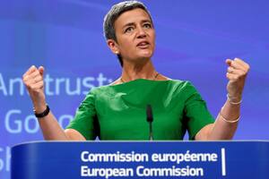 La comisaria de Competencia, Margrethe Vestager, aplicó una multa de 2420 millones de euros a Google, la más grande de su historia