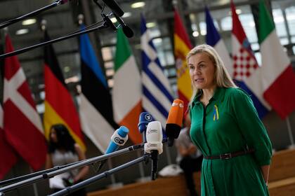 La comisaria europea de Energía, Kadri Simson, habla durante una reunión de emergencia de los ministros de Energía de la UE el martes 26 de julio de 2022 en Bruselas. (AP Foto/Virginia Mayo)