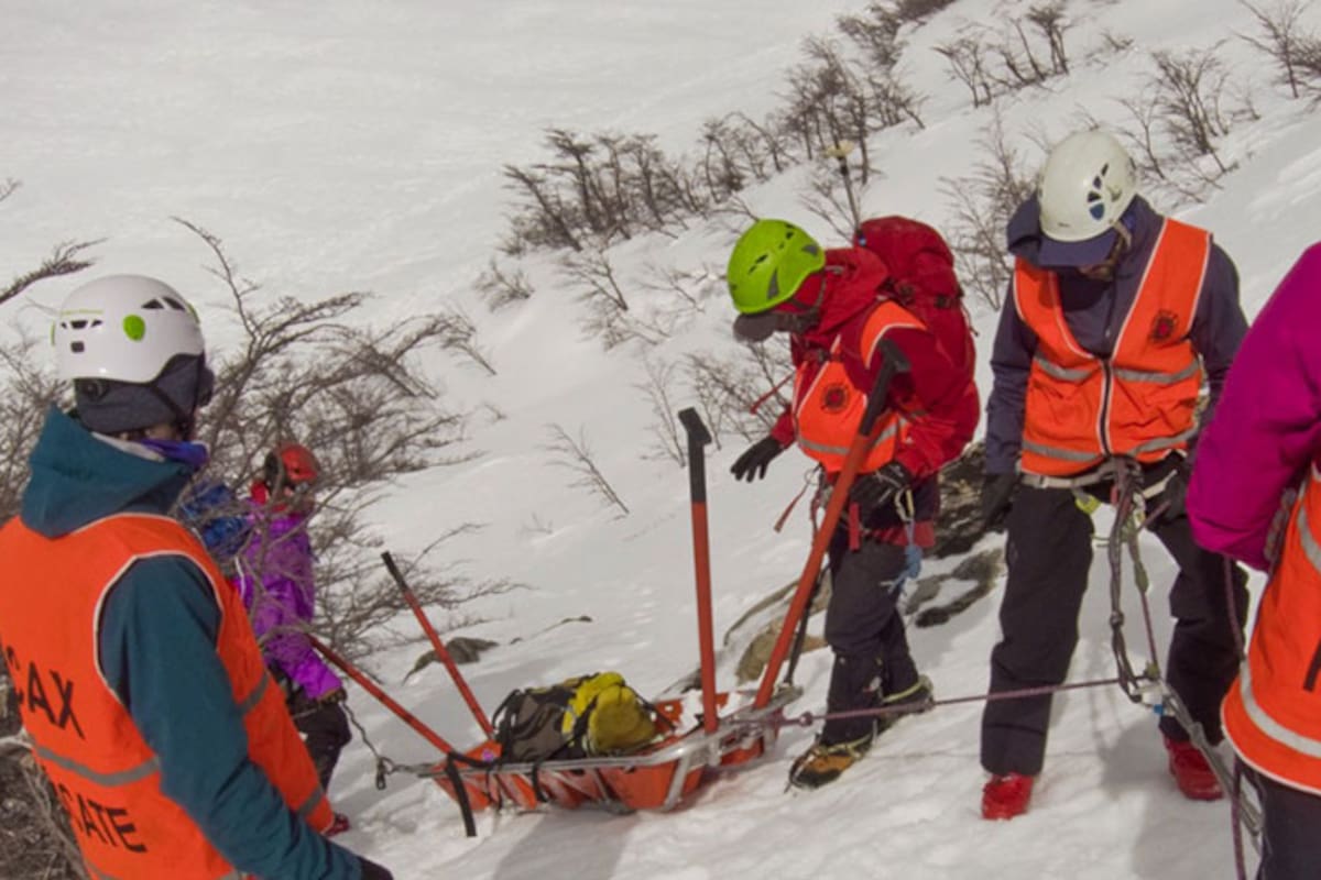 La Comisión de Auxilio del Club Andino Bariloche participó del operativo de rescate.