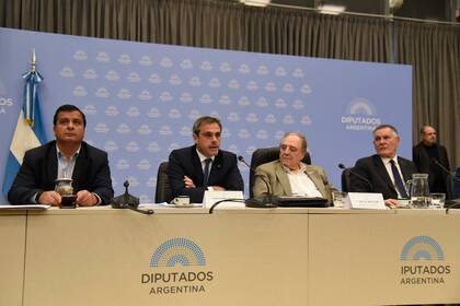 La Comisión de Presupuesto, presidida por Carlos Heller, recibió a Guillermo Michel (Aduana) y Carlos Castagneto (AFIP)