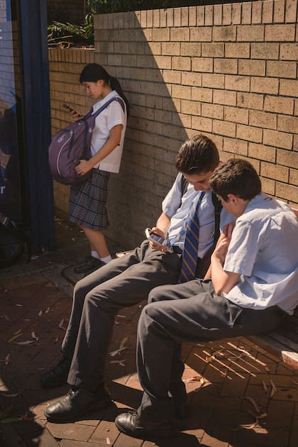 La Comisión de Seguridad Electrónica de Australia informó que siete de cada diez padres declararon que sus hijos todavía tenían una cuenta en uno de las plataformas con restricción de edad