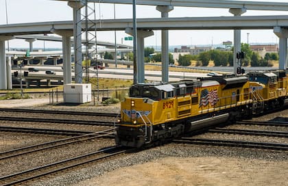 La Comisión de Transporte de Texas ha destinado 160.4 millones de dólares para financiar la construcción de pasos a desnivel en diversas zonas ferroviarias del estado