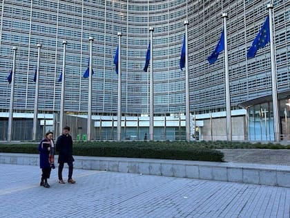 La Comisión Europea abrió la investigación para determinar si el gobierno chino estaba efectivamente subsidiando su producción de autos eléctricos y enviándolos a Europa a precios que socavaban a los competidores europeos.