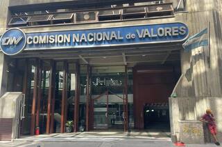 Sancionan con más de $1000 millones a una sociedad de bolsa por usar la plata de sus clientes