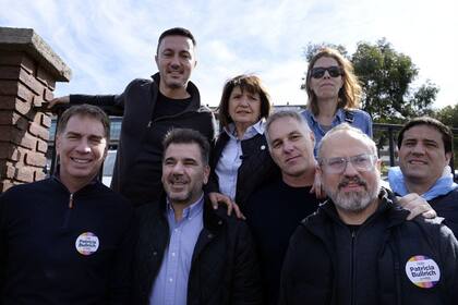 La comitiva de Bullrich en el arranque de la caravana