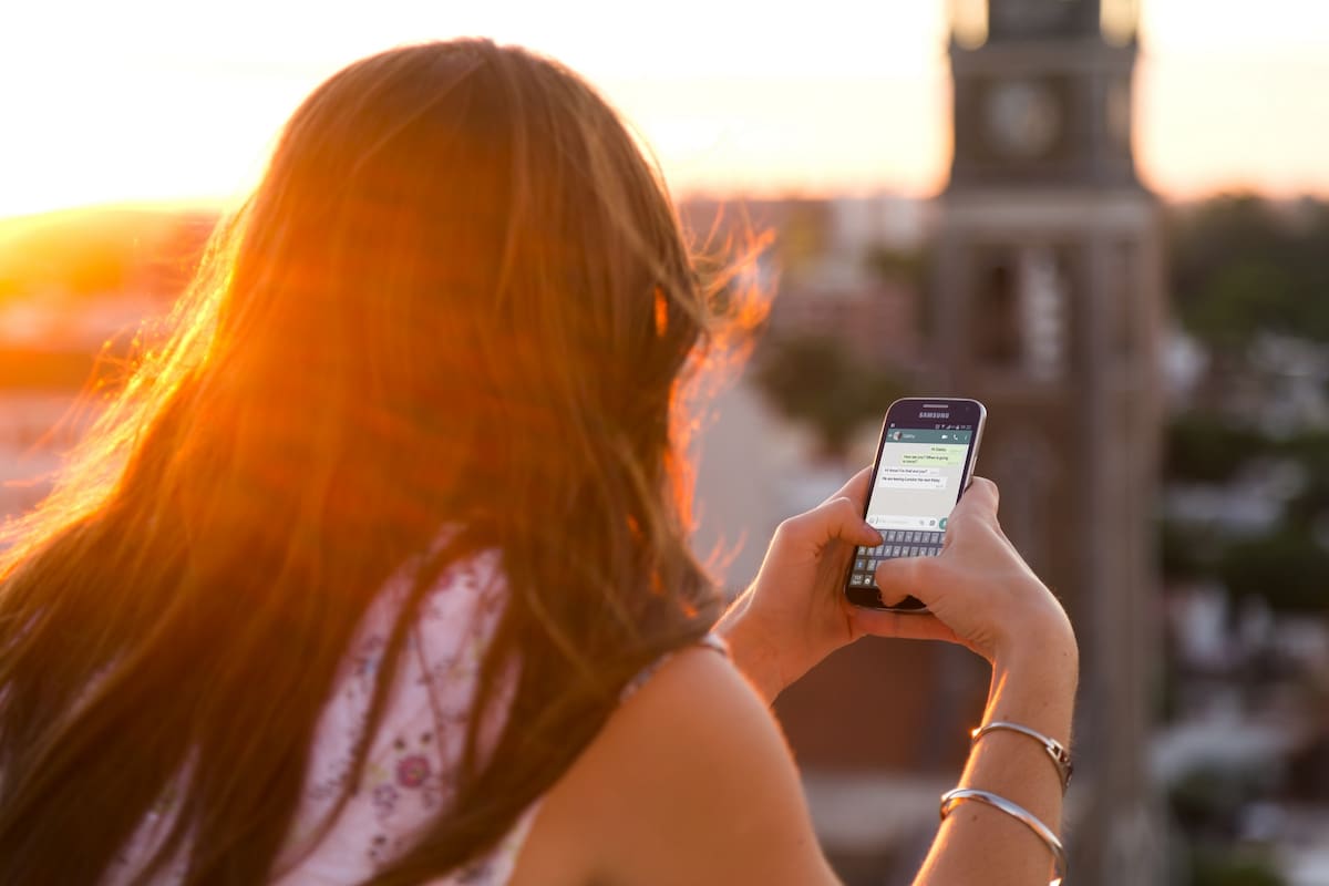 La compañía actualizó las condiciones de uso con un límite mínimo de edad para registrarse en el servicio de chat móvil
