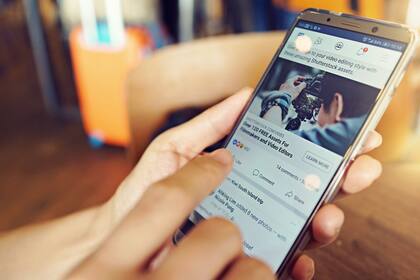 La compañía asegura que fue solo una falla que ya está resuelta con una actualización y que no se enviaron fotos o videos a los servidores de la red social