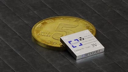 La compañía china Betavolt anunció que logró fabricar una batería nuclear capaz de entregar energía sin pausa durante medio siglo