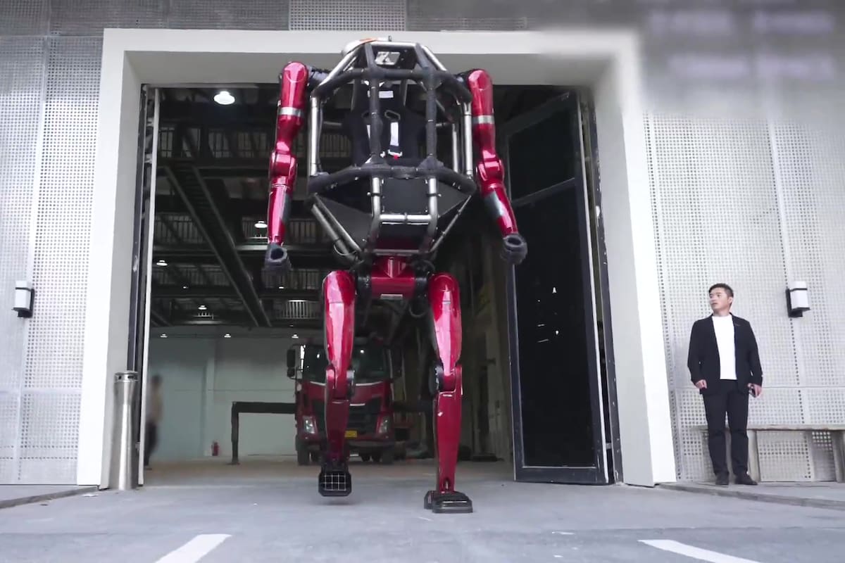 La compañía china Unitree presentó el GD01, un robot bípedo gigante que puede moverse en forma autónoma o con un tripulante en su interior