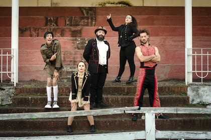 La compañía completa de I Clowns, que se presenta hoy, a las 18
