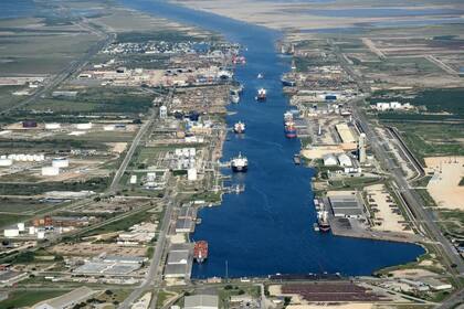 La compañía considera construir un astillero en el Puerto de Brownsville