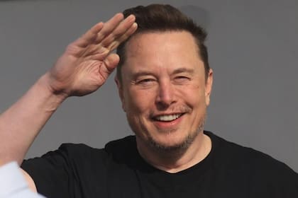 La compañía de inteligencia artificial de Elon Musk, xAI, recibió 6000 millones de dólares de inversión para desarrollar productos de inteligencia artificial generativa que compitan con los de OpenAI y Google