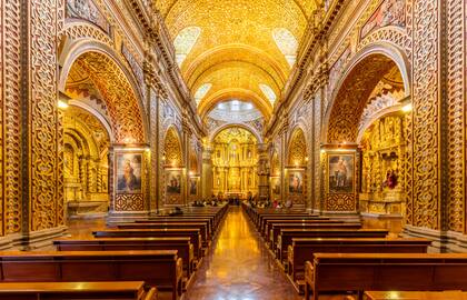 La Compañía de Jesús, toda revestida en oro.