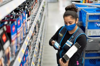 La compañía dijo que el trabajo de los robots en sus tiendas no ofreció mejoras significativas, aunque planea impulsar diversos procesos automatizados junto a empleados humanos