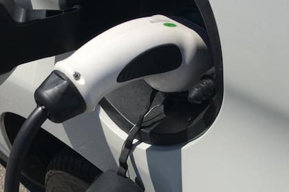 La compañía eléctrica ComEd ofrece beneficios adicionales para instalar cargadores domésticos de nivel 2 en el área de Chicago