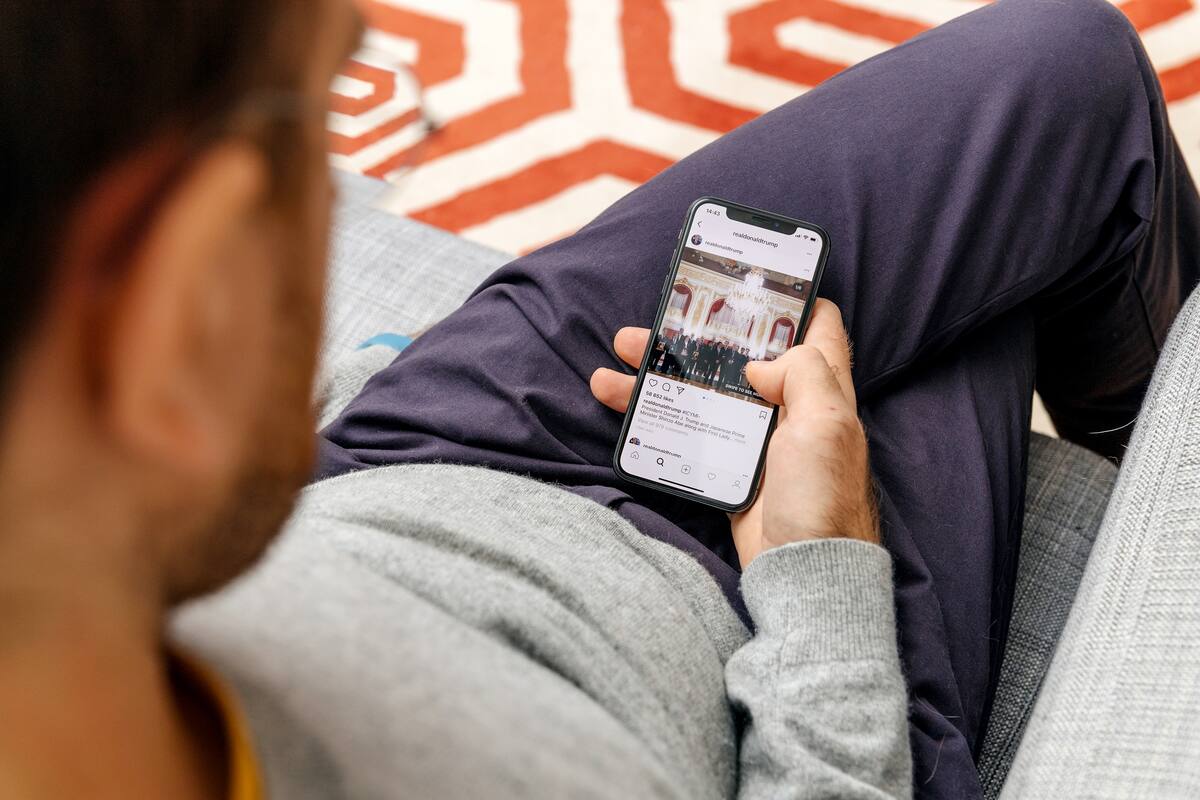 La compañía implementó en 2016 un algoritmo que muestra los contenidos según las interacciones del usuario, pero ahora evalúa ofrecer la opción de visualización por fecha de publicación
