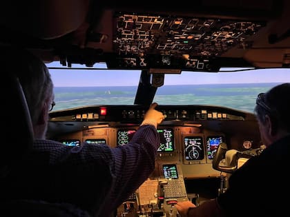 La compañía informó que los pilotos completaron entrenamientos en simuladores de vuelo en el centro Lufthansa Aviation Training, en Alemania