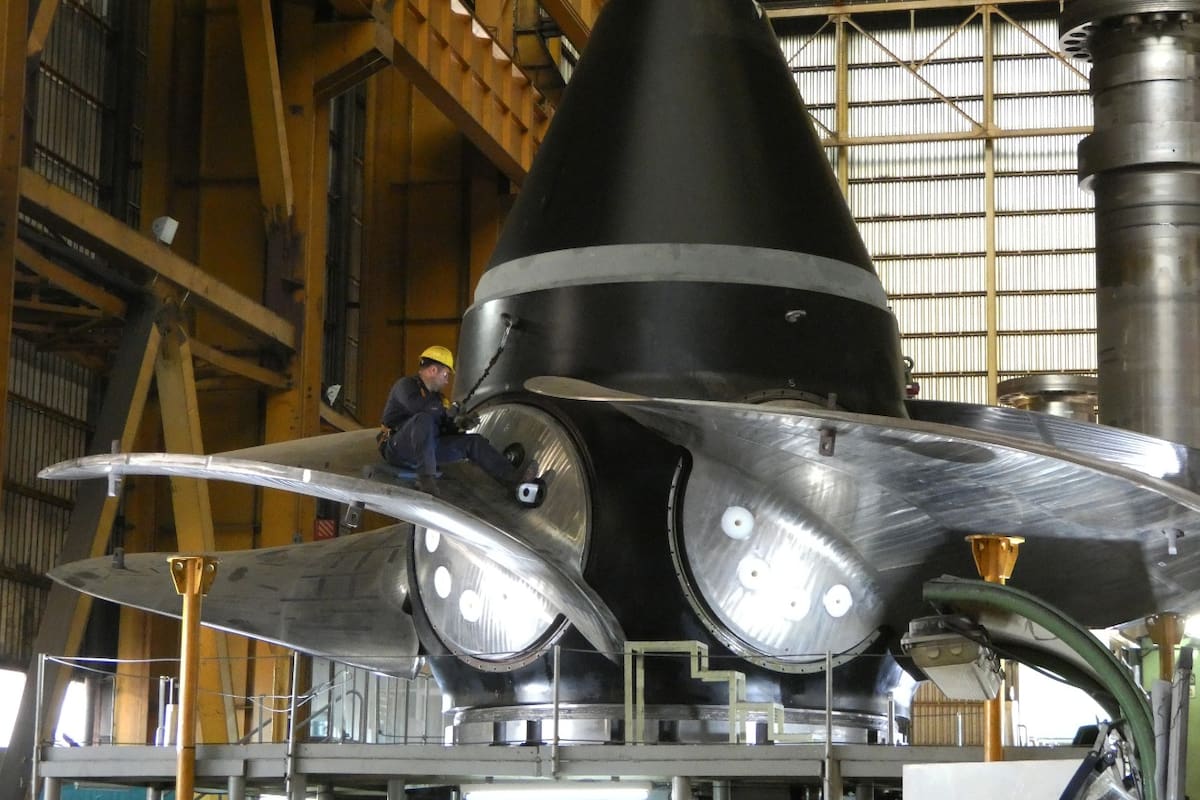 La compañía líder en generación de energía, busca nuevos interesados en tomar el control de la firma.