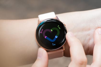 La compañía surcoreana planea lanzar un nuevo Galaxy Watch que permita registrar el nivel de glucosa en sangre sin necesidad de realizar una extracción de sangre