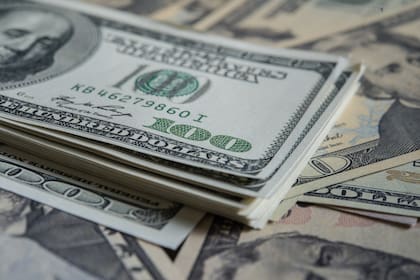 La compensación total incluye el sueldo básico, las horas extra, otros pagos, los aportes para el retiro, la cobertura médica y los demás beneficios laborales
