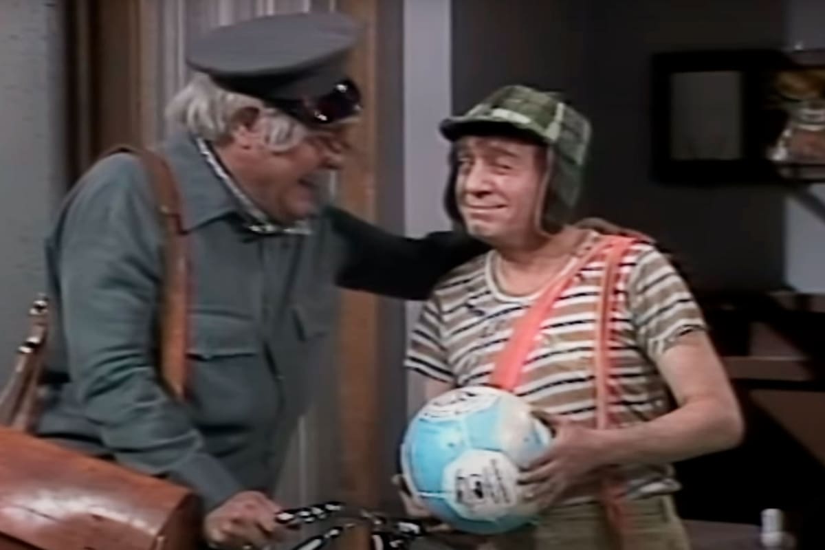 La complicidad de Jaimito el Cartero (siempre con una bicicleta que no sabía usar) y el Chavo del 8 en la vecindad