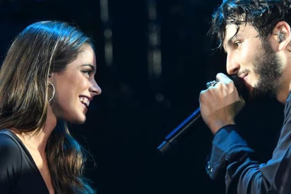 La complicidad entre Tini Stoessel y Sebastián Yatra hizo suspirar al Luna Park