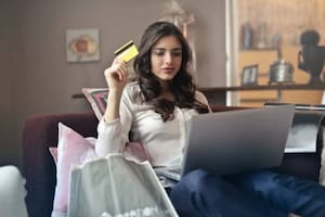 La compra compulsiva parece ser más predominante entre las mujeres que entre los hombres, según un estudio. Foto: Pexels
