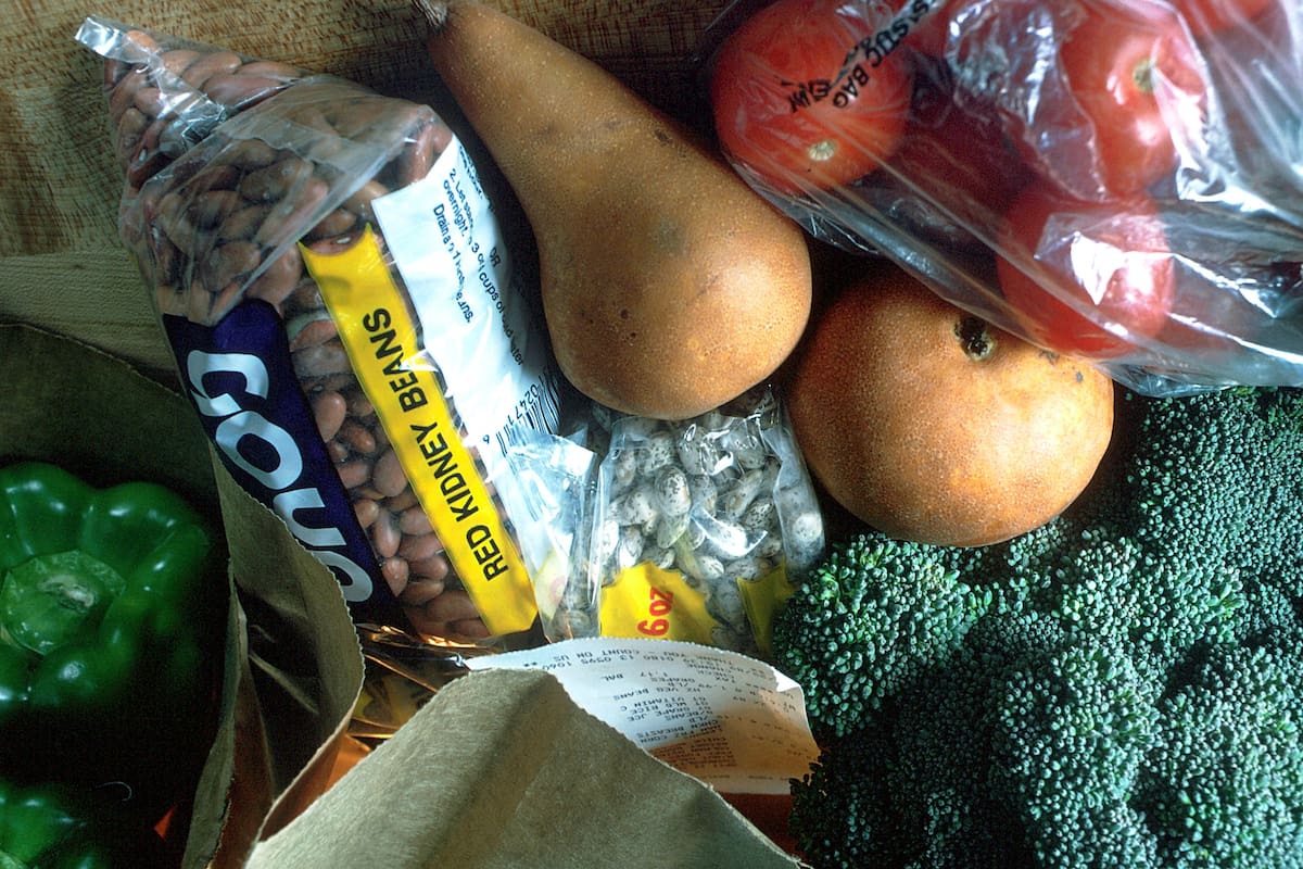 La compra en la verdulería o el mercado requieren ciertos cuidados para evitar el contagio