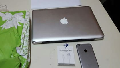 La computadora y el celular recuperados