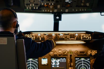 La comunicación entre los pilotos y la torre de control ha generado miles de reacciones (Foto ilustrativa)