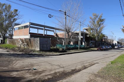 La comunidad de la Escuela Secundaria N°176 de Virrey del Pino, en La Matanza, reclama la reactivación de la edifición paralizada en febrero de 2024
