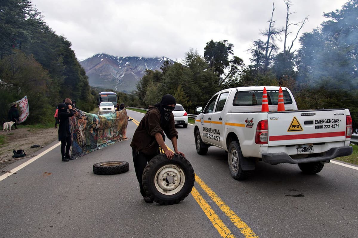 La comunidad lof Lafken Winkul Mapu se convirtió en una de las más conflictivas en Villa Mascardi, con ocupación de tierras, enfrentamientos con la policía, cortes de ruta y agresiones a vehículos judiciales