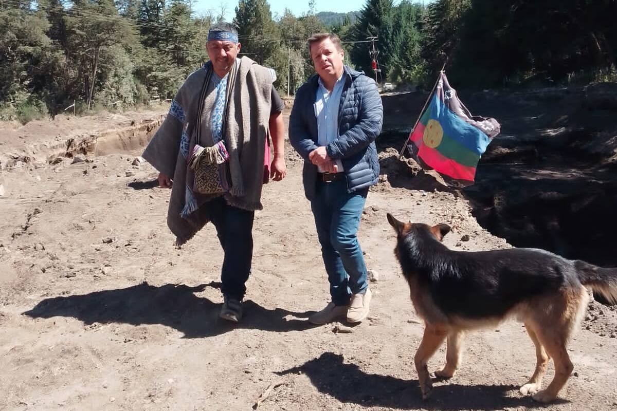 La comunidad mapuche Paicil Antriao había montado un campamento para impedir que las máquinas viales avanzaran en la construcción de la circunvalación sobre la ruta 40 en Villa La Angostura,Neuquén.