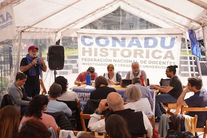 La Conadu histórica y gremios docentes de la UBA convocan a un paro universitario para exigir la aplicación de la ley de financiamiento