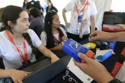 La CONAE presentó una nueva edición del concurso Cansat, en el que estudiantes de colegios secundarios compiten para diseñar y poner en órbita satélites pequeños. La iniciativa busca despertar vocaciones en carreras tecnológicas y el año pasado participaron 4500 estudiantes de 20 provincias